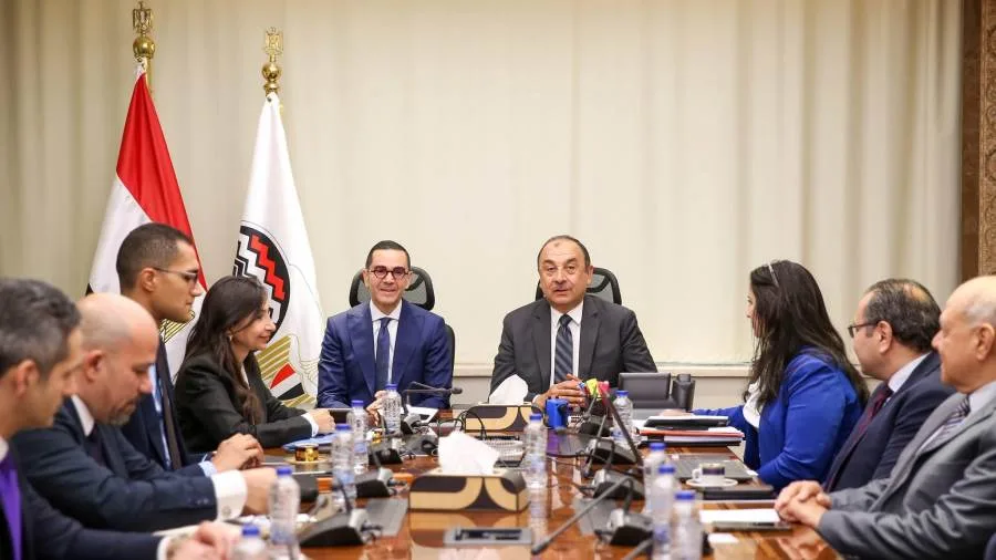 وزيرا قطاع الأعمال والاستثمار يتطلعان إلى تعزيز التعاون في الترويج لفرص الاستثمار في صناعة الغزل والنسيج. وزيرا قطاع الأعمال والاستثمار يتطلعان إلى تعزيز التعاون في الترويج لفرص الاستثمار في صناعة الغزل والنسيج.
