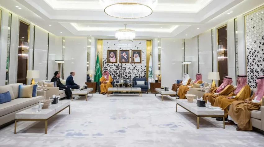 وزير الداخلية يلتقي بسفير إسبانيا لمناقشة قضايا مشتركة. وزير الداخلية يلتقي بسفير إسبانيا لمناقشة قضايا مشتركة.