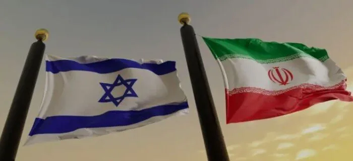 فاينانشيال تايمز: الصراع بين إسرائيل وإيران يُحدث انقسامًا في صفوف مؤيدي ترامب فاينانشيال تايمز: الصراع بين إسرائيل وإيران يُحدث انقسامًا في صفوف مؤيدي ترامب