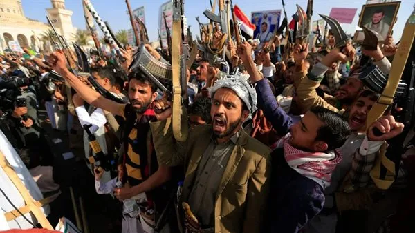 مجلس القيادة اليمني ينبه من تداعيات تدخل الحوثيين في النزاع بين إسرائيل وإيران مجلس القيادة اليمني ينبه من تداعيات تدخل الحوثيين في النزاع بين إسرائيل وإيران
