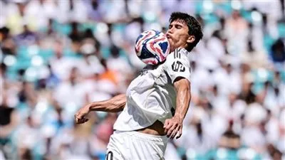 كأس العالم للأندية: هيمنة الهلال وتعادل مذهل.. ريال مدريد يهرب من هزيمة ثقيلة في الشوط الأول أمام الهلال كأس العالم للأندية: هيمنة الهلال وتعادل مذهل.. ريال مدريد يهرب من هزيمة ثقيلة في الشوط الأول أمام الهلال