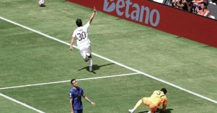 كأس العالم للأندية: الهلال السعودي يتعادل مع ريال مدريد في الشوط الأول «فيديو» كأس العالم للأندية: الهلال السعودي يتعادل مع ريال مدريد في الشوط الأول «فيديو»