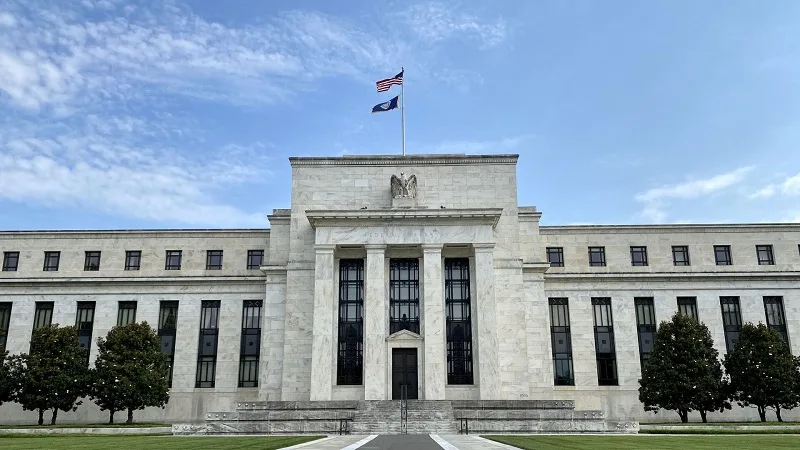 الفيدرالي الأمريكي maintains أسعار الفائدة للربع الرابع على التوالي الفيدرالي الأمريكي maintains أسعار الفائدة للربع الرابع على التوالي