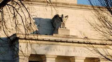 بنك الاحتياطي الفيدرالي يظل يتوقع تقليص أسعار الفائدة مرتين على الأقل خلال هذا العام
