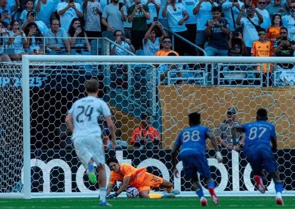 الهلال يعزز معاناة الريال في الحفاظ على الشباك النظيفة ضد الفرق العربية في كأس العالم للأندية. الهلال يعزز معاناة الريال في الحفاظ على الشباك النظيفة ضد الفرق العربية في كأس العالم للأندية.