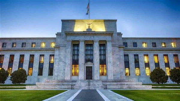 أسباب اتخاذ البنك الفيدرالي الأمريكي قرار الإبقاء على سعر الفائدة ثابتاً أسباب اتخاذ البنك الفيدرالي الأمريكي قرار الإبقاء على سعر الفائدة ثابتاً