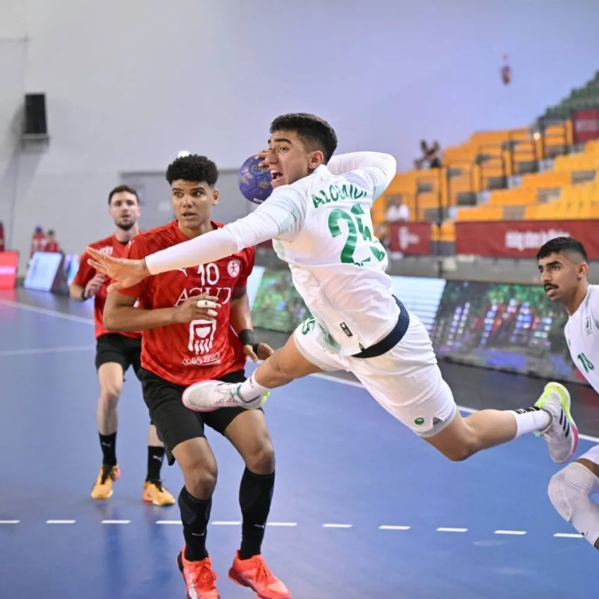 «منتخب كرة اليد الشبابي» يتعرض للهزيمة أمام مصر في بداية مشواره ببطولة العالم. «منتخب كرة اليد الشبابي» يتعرض للهزيمة أمام مصر في بداية مشواره ببطولة العالم.