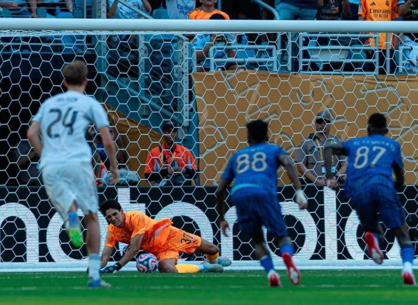 الهلال: بونو تسبب في إحراج ريال مدريد بنجومه
