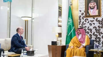وزير الداخلية والسفير الإسباني يناقشان القضايا ذات الاهتمام المشترك