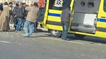 إصابة 11 فردًا في حادث تصادم بين سيارتين