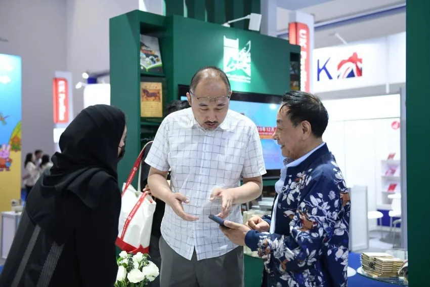 مكتبة الملك عبد العزيز تترجم كتابين إلى اللغة الصينية مكتبة الملك عبد العزيز تترجم كتابين إلى اللغة الصينية