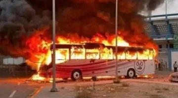 بمشاركة كهربا.. أحداث شغب تؤجل ديربي طرابلس بين الاتحاد والأهلي وحريق في حافلة الضيوف | صور
