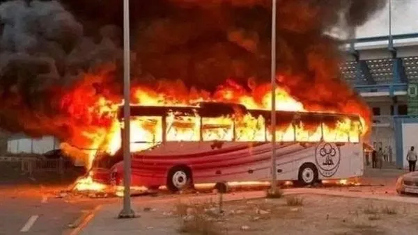 بمشاركة كهربا.. أحداث شغب تؤجل ديربي طرابلس بين الاتحاد والأهلي وحريق في حافلة الضيوف | صور بمشاركة كهربا.. أحداث شغب تؤجل ديربي طرابلس بين الاتحاد والأهلي وحريق في حافلة الضيوف | صور