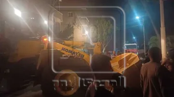 قطع التيار الكهربائي وإزالة السقف المعدني للقيام بإخماد حريق في مستودع الزيوت بأسيوط (فيديو وصور)