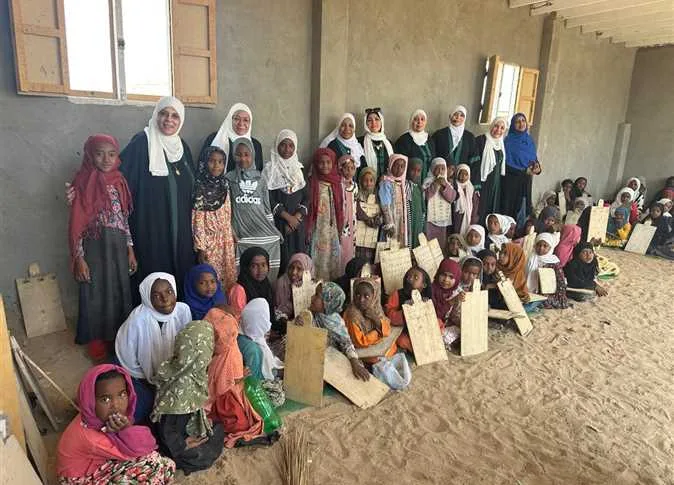 يفترشون الرمال ويستخدمون الدواة والألواح: خلوة الرحمة للفتيات في حلايب مركز للعلم والقرآن جنوب البحر الأحمر يفترشون الرمال ويستخدمون الدواة والألواح: خلوة الرحمة للفتيات في حلايب مركز للعلم والقرآن جنوب البحر الأحمر