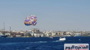 للراغبين في تجربة التحليق فوق البحر الأحمر.. «Parasailing» تجربة ممتعة في سماء الغردقة