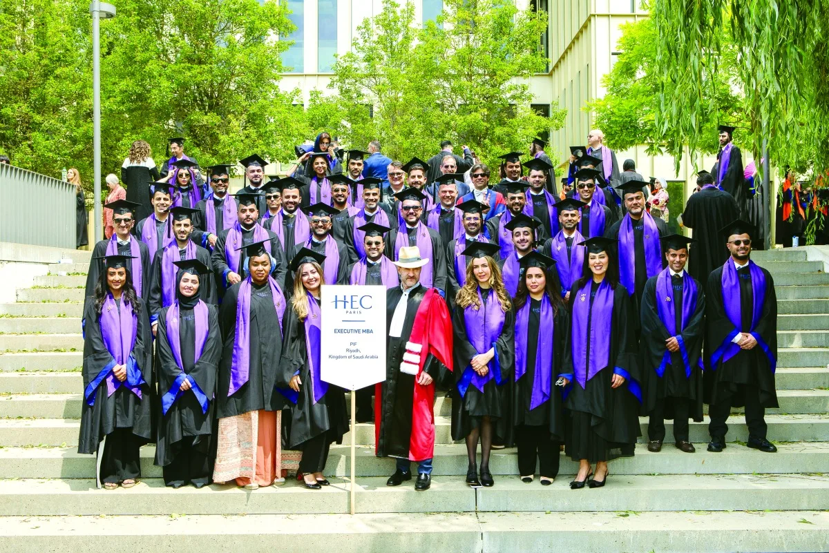 جامعة الدراسات العليا لإدارة الأعمال تحتفل بتكريم خريجيها جامعة الدراسات العليا لإدارة الأعمال تحتفل بتكريم خريجيها