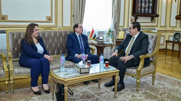 رئيس جامعة القاهرة يلتقي بالأمين العام لرابطة الجامعات الإسلامية ويدعم تعزيز التعاون الأكاديمي رئيس جامعة القاهرة يلتقي بالأمين العام لرابطة الجامعات الإسلامية ويدعم تعزيز التعاون الأكاديمي