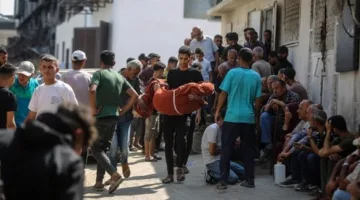 الإبادة تتواصل في غزة.. استشهاد 19 فلسطينياً، بينهم 16 من الذين كانوا ينتظرون المساعدات الإنسانية قرب مركز توزيع في وسط القطاع.