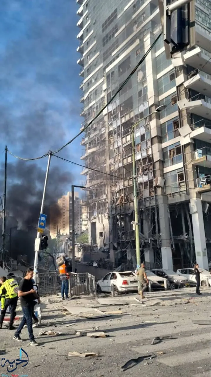 إيران تهاجم مواقع عسكرية إسرائيلية وجيش الاحتلال ي evacuates مستشفى سوروكا جراء تسرب مواد خطيرة.