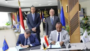 بالصور.. البنك الزراعي المصري يبرم اتفاقية شراكة مع محافظة أسوان لتحديث أسطول النقل وتعزيز مشروعات الشباب.