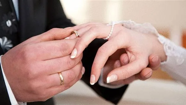 بعد علاقة حب طويلة.. هل تزوجت هذه الفنانة في الخفاء من منتج معروف؟ (صور) بعد علاقة حب طويلة.. هل تزوجت هذه الفنانة في الخفاء من منتج معروف؟ (صور)