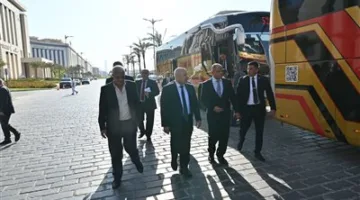 كامل الوزير يزور 20 حافلة مرسيدس جديدة تم تصنيعها محلياً في الشركة المصرية