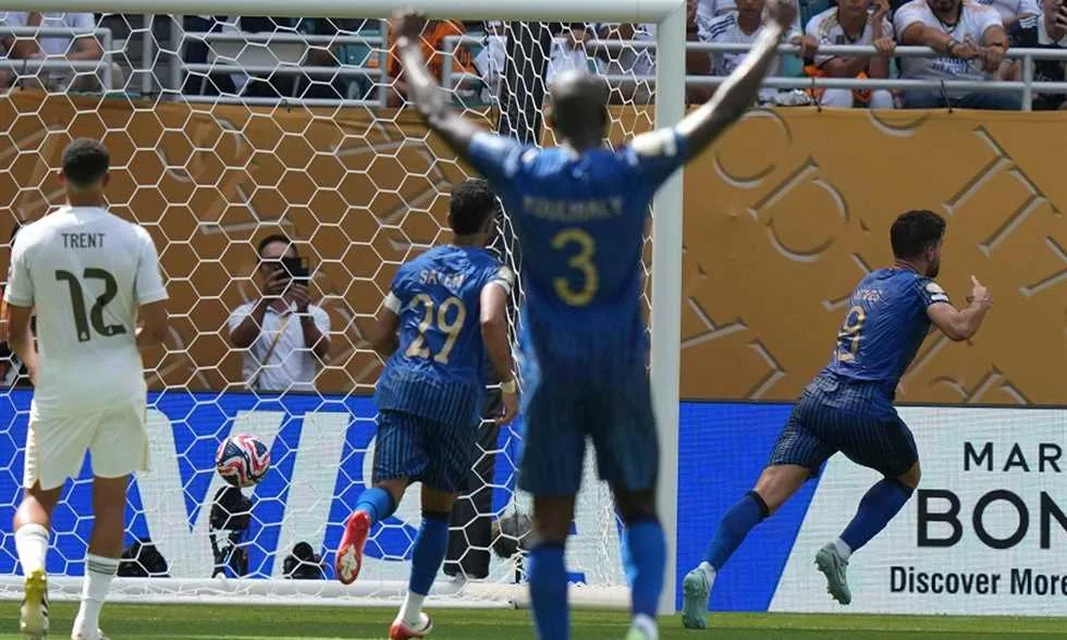 كأس العالم للأندية – لاعب الهلال: التعادل مع ريال مدريد يعود الفضل فيه لإنزاجي كأس العالم للأندية – لاعب الهلال: التعادل مع ريال مدريد يعود الفضل فيه لإنزاجي