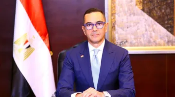 وزير الاستثمار يقوم بجولة تفقدية لمجموعة من الشركات في المنطقة الحرة بمدينة نصر