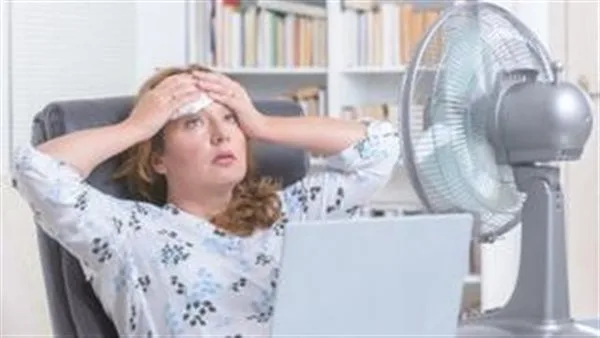 هل نستخدم التكييف أم المروحة في فصل الصيف؟ طبيب يقدم نصائح لمواجهة الحرارة هل نستخدم التكييف أم المروحة في فصل الصيف؟ طبيب يقدم نصائح لمواجهة الحرارة