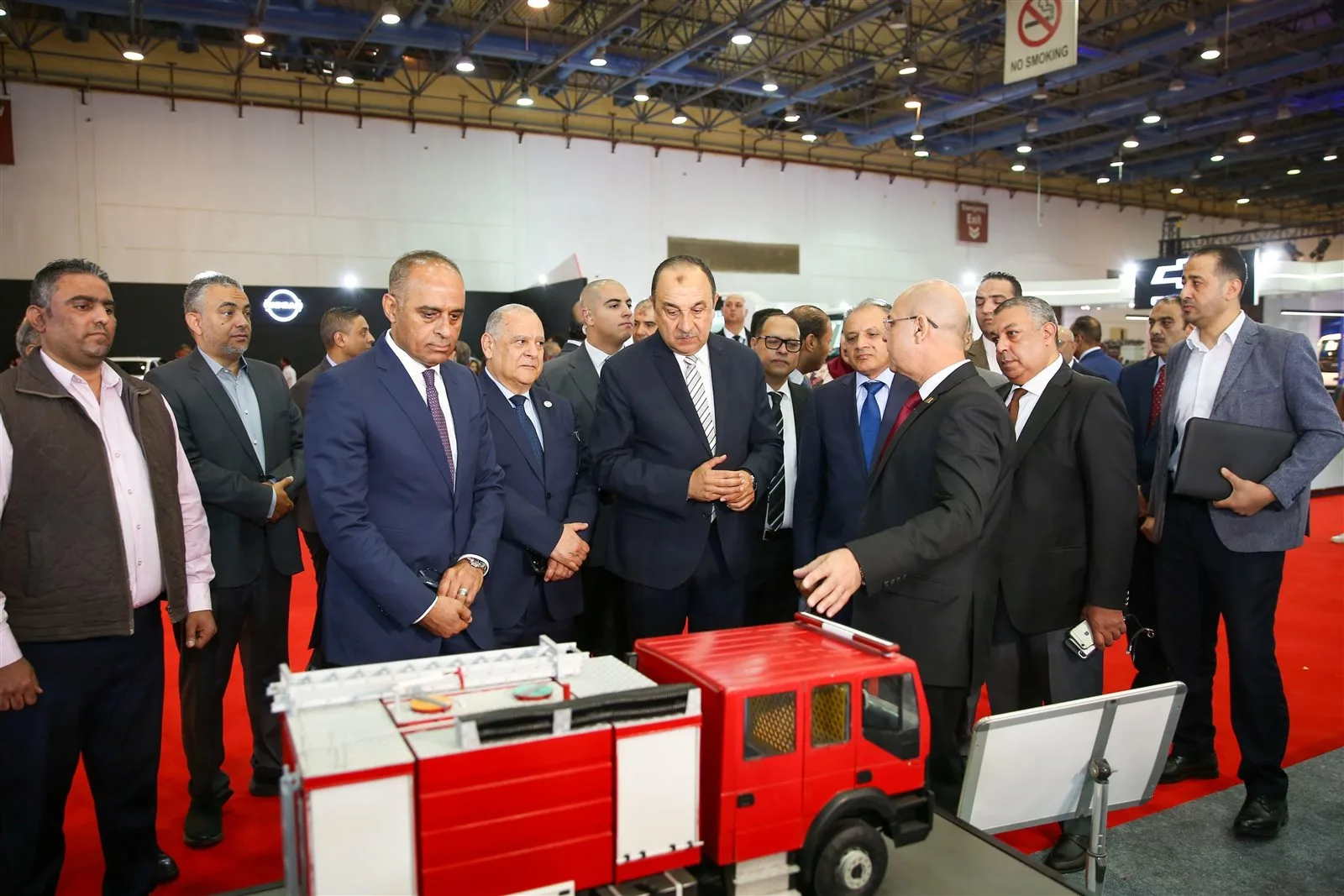 وزير قطاع الأعمال يشارك في افتتاح معرض ومؤتمر “الأهرام للنقل” ويتجول بين الأجنحة المعروضة. وزير قطاع الأعمال يشارك في افتتاح معرض ومؤتمر “الأهرام للنقل” ويتجول بين الأجنحة المعروضة.