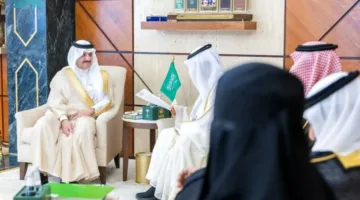 أمير الشرقية يستقبل رئيس وأعضاء مجموعة التراث والأدب الشعبي في المنطقة