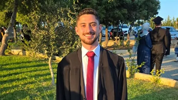 تهاني للدكتور مصطفى مروان حمود بمناسبة تخرجه المتميز في مجال طب الأسنان