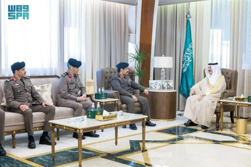 أمير المنطقة الشرقية يثني على جهود رجال الأمن ويحتفي بالمساهمين في الإنجازات الأمنية أمير المنطقة الشرقية يثني على جهود رجال الأمن ويحتفي بالمساهمين في الإنجازات الأمنية
