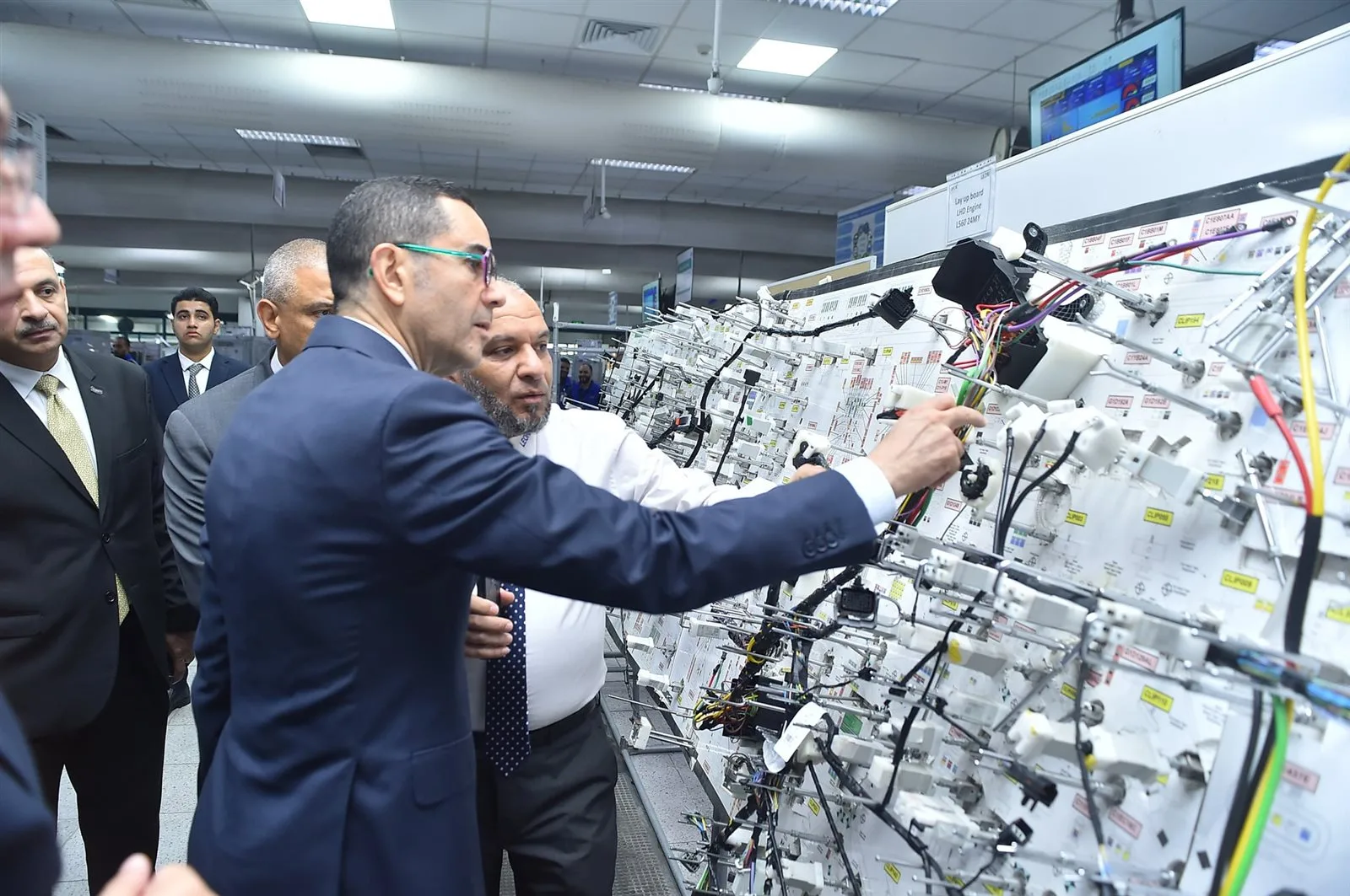 وزير الاستثمار: 8 آلاف وظيفة جديدة في المنطقة الحرة بمدينة نصر ضمن مشاريع توسع صناعي كبيرة وزير الاستثمار: 8 آلاف وظيفة جديدة في المنطقة الحرة بمدينة نصر ضمن مشاريع توسع صناعي كبيرة