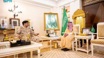 أمير القصيم يلتقي قائد لواء الخليفة عمر بن عبدالعزيز في المنطقة