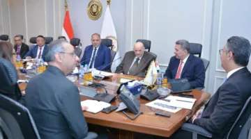 وزير التموين يجتمع برئيس الشعبة العامة للمخابز لمراجعة سير عمل نظام الخبز البلدي المدعوم