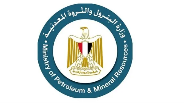أول بيان من وزارة البترول بشأن حادث انهيار حفار قديم متعطل في رأس غارب أول بيان من وزارة البترول بشأن حادث انهيار حفار قديم متعطل في رأس غارب