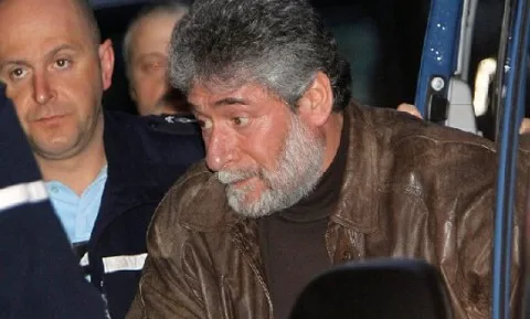 المحكمة الفرنسية تحدد 17 يوليو موعدًا للنطق بالحكم في قضية الإفراج عن الناشط اللبناني جورج عبد الله. المحكمة الفرنسية تحدد 17 يوليو موعدًا للنطق بالحكم في قضية الإفراج عن الناشط اللبناني جورج عبد الله.