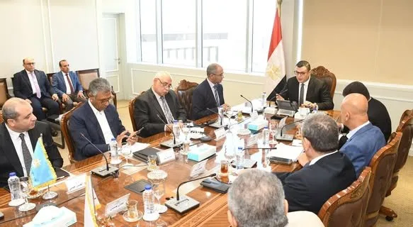 وزير الإسكان يراقب تطورات محطات تحلية مياه البحر في الساحل الشمالي الغربي وزير الإسكان يراقب تطورات محطات تحلية مياه البحر في الساحل الشمالي الغربي