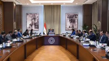 رئيس الوزراء يراقب مع محافظ البحيرة تقدم مشروعي تحسين “ميناء الصيد” في رشيد و”نبع الحمراء” في وادي النطرون