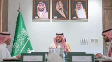أمير الحدود الشمالية يترأس اجتماعًا لمراقبة التحضيرات لمهرجان السمن 2025.