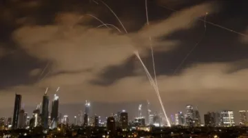 الجيش الإسرائيلي يقر باستمرار قدرة إيران على إطلاق الصواريخ على الرغم من القصف المتبادل ويحقق في احتمال إطلاق إيران لصاروخ باليستي متعدد الرؤوس، حيث أصيب 271 إسرائيليًا في الهجوم الصاروخي يوم الخميس.