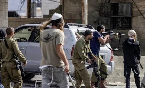 إصابة فلسطينيين اثنين برصاص المستوطنين في جنوب الضفة الغربية إصابة فلسطينيين اثنين برصاص المستوطنين في جنوب الضفة الغربية