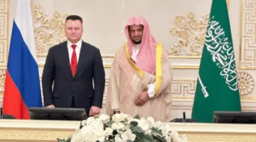 النائب العام يجتمع مع نظيره الروسي في سان بطرسبورغ لتعزيز التعاون القضائي وتبادل المعارف.