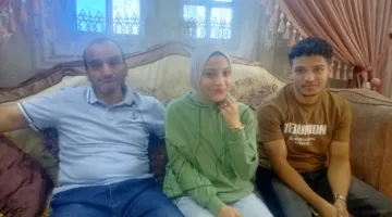 أب يهدي ابنته رحلة عمرة تقديراً لتفوقها في المرحلة الإعدادية بالغربية