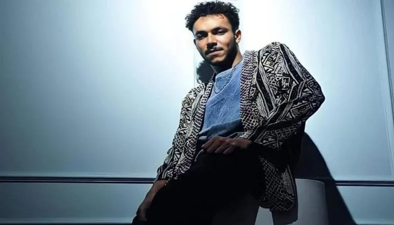 ويجز يشرع في عالم السينما من خلال فيلم «وتر واحد».. تجربة سينمائية تجمعه مع علي العربي ويجز يشرع في عالم السينما من خلال فيلم «وتر واحد».. تجربة سينمائية تجمعه مع علي العربي