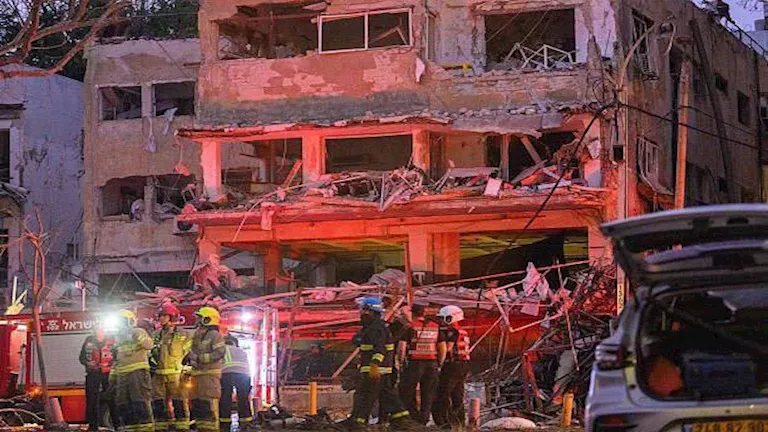 عادت أفعالها إلى نحرها: مشاهد الدمار في إسرائيل تذكر بمعاناة غزة عادت أفعالها إلى نحرها: مشاهد الدمار في إسرائيل تذكر بمعاناة غزة