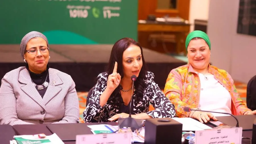 وزيرة التضامن تحضر الاجتماع العاشر للجنة الوطنية لمكافحة ختان الإناث وزيرة التضامن تحضر الاجتماع العاشر للجنة الوطنية لمكافحة ختان الإناث