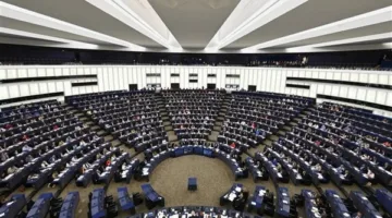 البرلمان الأوروبي يدعم خطة للحد من الاتجار غير القانوني في الكلاب والقطط